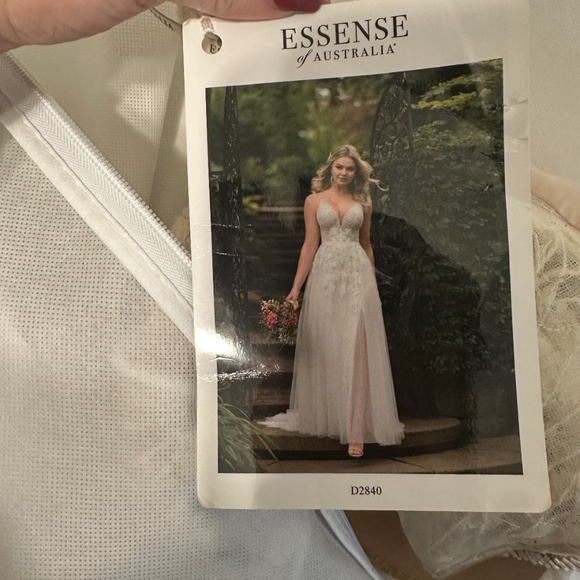 Essence of Australia Wedding Dress - Picture 8 of 8